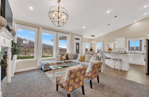 Perry Casa | Near Ski Resorts Out door Hot Tub Gas Fireplaces Air Hockey Table