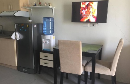 Cagayan de Oro Condominio | ¡Cerca de SM City, hogareño con WIFI rápido y TV INTELIGENTE!