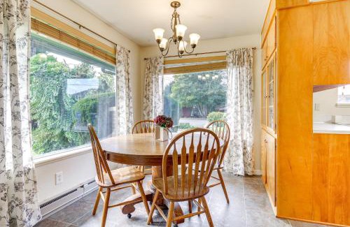 Carnation Casa | Near Snoqualmie River Pet-Friendly Gem, Fire Pit