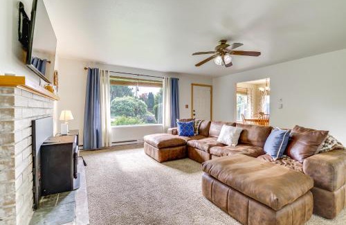 Carnation Casa | Near Snoqualmie River Pet-Friendly Gem, Fire Pit