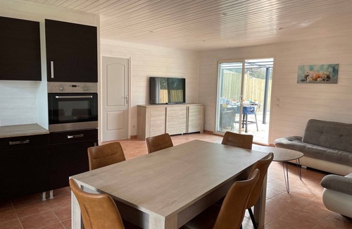 Grayan-Et-L'Hopital Casa | Near Soulac/sea House sleeps 6 with indoor heated swimming pool