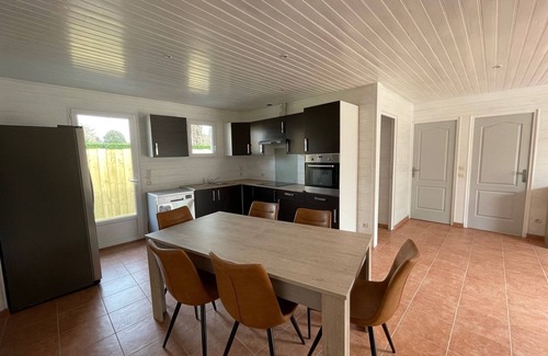 Grayan-Et-L'Hopital Casa | Near Soulac/sea House sleeps 6 with indoor heated swimming pool