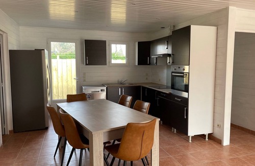 Grayan-Et-L'Hopital Casa | Near Soulac/sea House sleeps 6 with indoor heated swimming pool