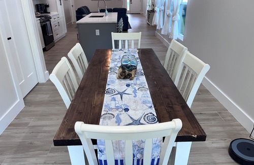 Foley Casa | Near Sports Complex, OWA, beaches, shopping, restaurants. King bed.