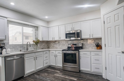 Maryvale Casa | Near Stadiums, Sleeps 10 and Pet Friendly Too!