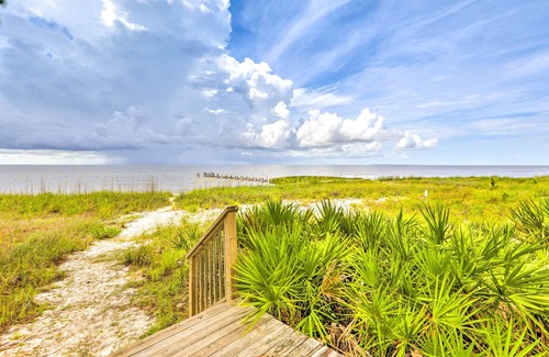 Carrabelle Casa | Near State Parks: Carrabelle Home w/ Beach Access!