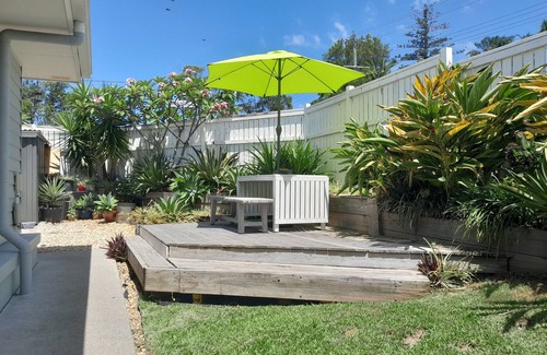 Labrador Apartamento | Near Surfers, walk to cafe's, restaurants, & dog beach. Dog friendly!