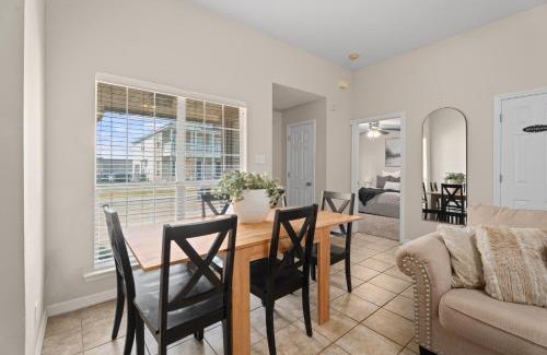 College Station Casa | Near Texas A&M, Spacious Living Room, 4 Queen Beds