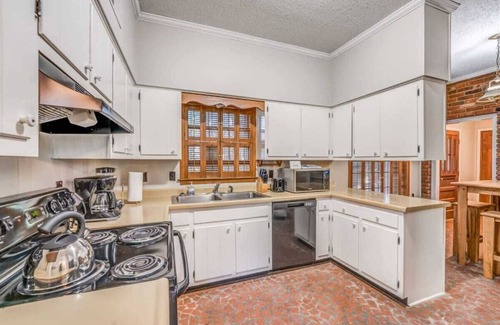 Whitehaven Casa | Near the Airport and Graceland! Holmesdale Hideout