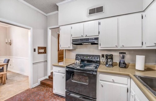 Whitehaven Casa | Near the Airport and Graceland! Holmesdale Hideout
