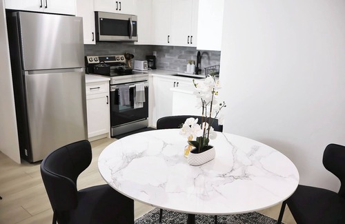Calgary Condominio | Near the Airport, Brand New 2-bedroom Guest Suite in Livingston, NE, Calgary