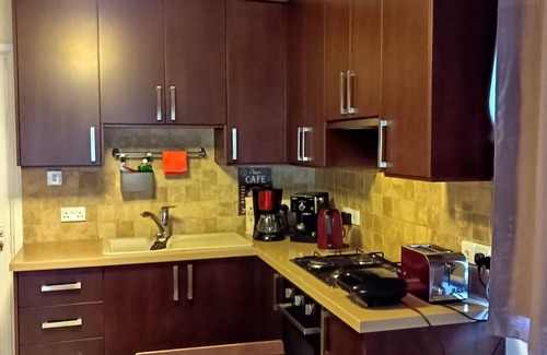 Pervolia Apartamento | Cerca de la playa Apartamento con jardin