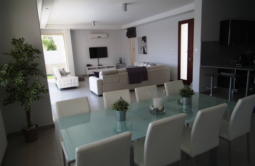 Pervolia Villa | CERCA DE LA PLAYA VILLA DE LUJO CON PISCINA PRIVADA