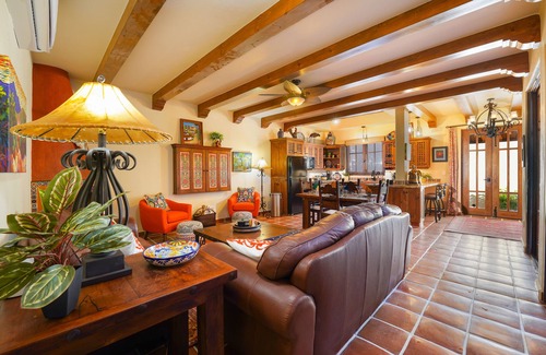 Nopolo Casa | Wonderful 3 Bedrooms & 3 Baths Home, 2-3 minutes away from the soft and smooth sands of the beak