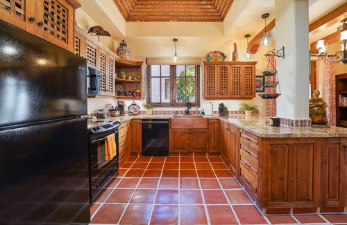 Nopolo Casa | Wonderful 3 Bedrooms & 3 Baths Home, 2-3 minutes away from the soft and smooth sands of the beak