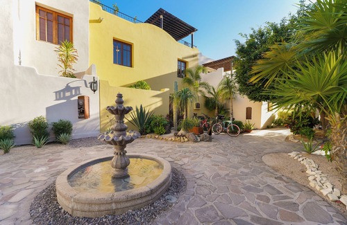 Nopolo Casa | Wonderful 3 Bedrooms & 3 Baths Home, 2-3 minutes away from the soft and smooth sands of the beak