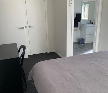 Hamilton East Casa | Near the City and Gardens