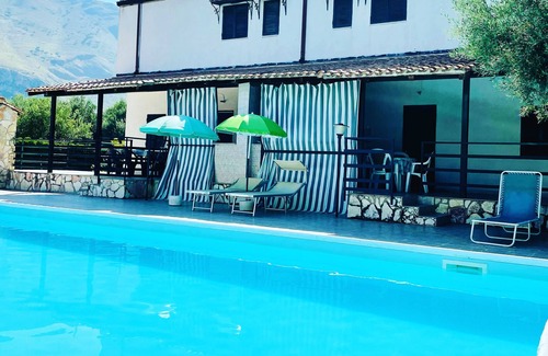 Mandra Capreria Villa | No sólo Palermo y alrededor de ella, para sus vacaciones de sueño en la libertad y relajarse con todo el confort: Villas en residencia con piscina a partir de 35 euros po