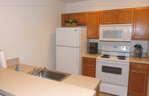 Kissimmee Casa | Near Theme Parks! Gorgeous 3 BR Town Home, Splash Park, Pool, Lake, And More!