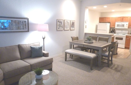 Kissimmee Casa | Near Theme Parks! Gorgeous 3 BR Town Home, Splash Park, Pool, Lake, And More!