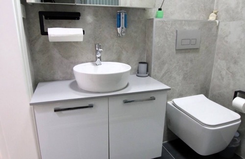 Gaziemir Casa | Near to Airport, peaceful quiet safe premium with private Ottoman garden etc..