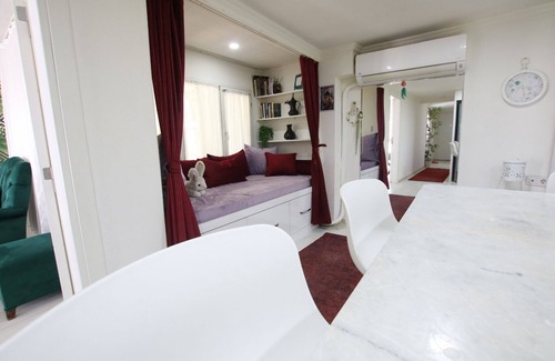 Gaziemir Casa | Near to airport premium romantic big Roof with barbecue jakuzi and sport area