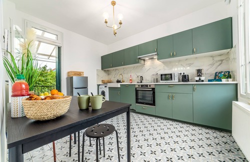 Juvisy-sur-Orge Casa | Near to Paris & Orly Airport. Lovely house, one minute walk Juvisy train station