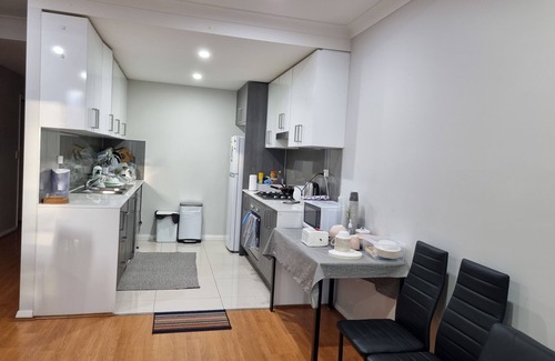 Toongabbie Apartamento | Near to Toongabbie Station - 4 minutes walk
