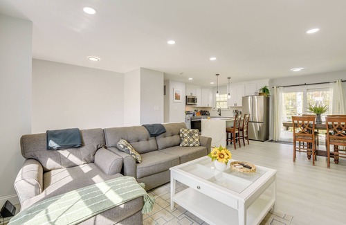 Severn Casa | Near Top Attractions: Deck Dining at Severn Home!