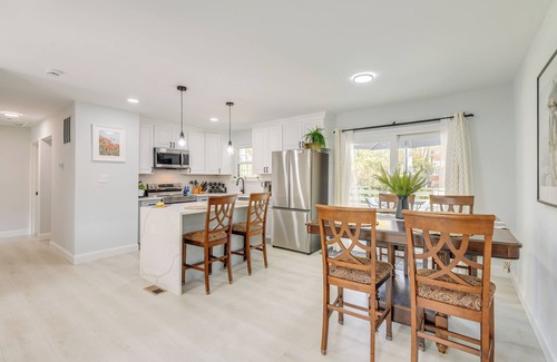Severn Casa | Near Top Attractions: Deck Dining at Severn Home!