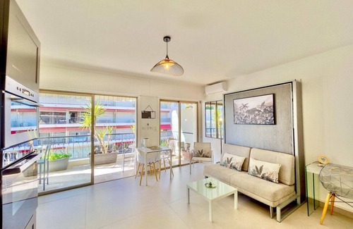 Alpes-Maritimes Apartamento | Near Train Station, Free Parking