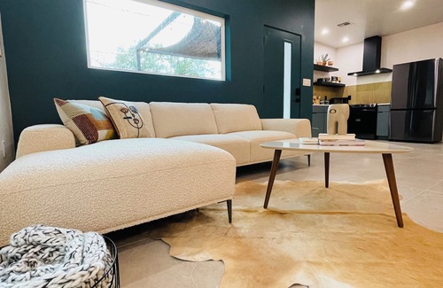 Sam Hughes Casa | Near UofA,GuestHouse,Central,Private,King bed,Wifi