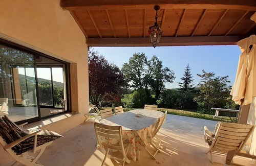 Labaume Casa | Cerca de Uzes, espaciosa casa en el corazón de la zona verde y tranquila