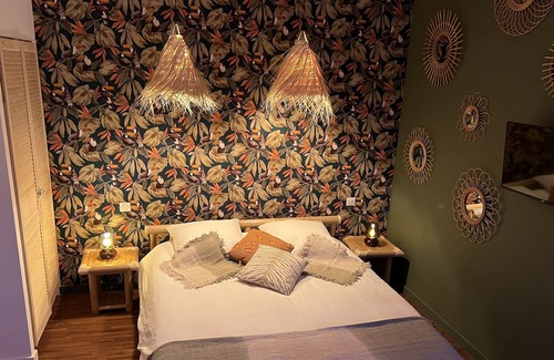 Beauvallon Cama Y Desayuno | Near Valence in the quiet countryside, guest room with private jacuzzi