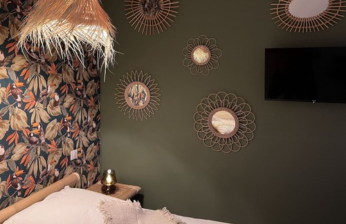 Beauvallon Cama Y Desayuno | Near Valence in the quiet countryside, guest room with private jacuzzi
