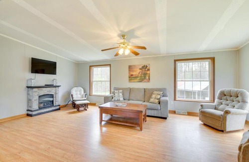 Albion Casa | Near Waterville Cozy Midcoast Vacation Rental!
