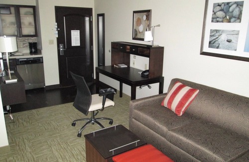 Bowling Green Condominio | Audiencia + Movilidad Suite accesible cerca del campus de WKU | Desayuno diario gratis