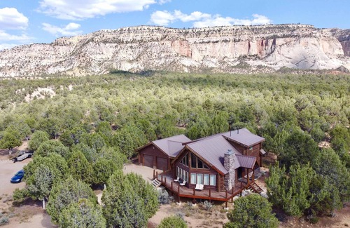 Mammoth Creek Cabina | Close to Zion Panaramic views Pet Friendly!