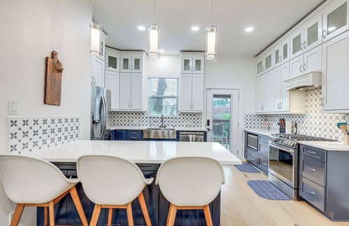 Mahncke Park Casa | Near Zoo & Riverwalk: Spacious Home w/ Heated Pool
