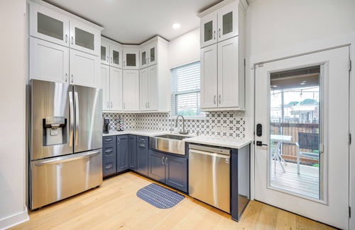 Mahncke Park Casa | Near Zoo & Riverwalk: Spacious Home w/ Heated Pool