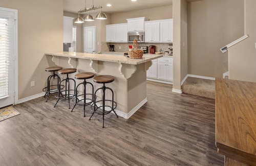Wellborn Casa | Casa de pueblo ordenada y elegante para su estadía en College Station