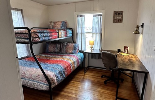 Astoria Otro | Neat Old Astoria Farmhouse with boat parking!