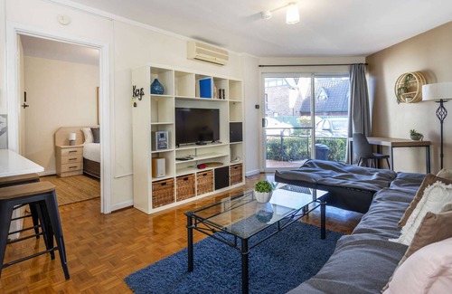 South Perth Apartamento | Neat & Tidy Renovated Apartment in Glorious South Perth Location