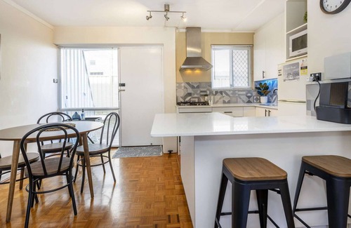 South Perth Apartamento | Neat & Tidy Renovated Apartment in Glorious South Perth Location