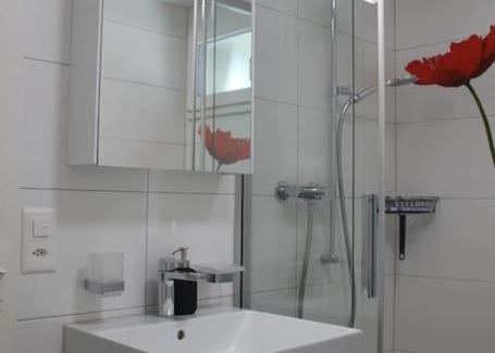 Hilterfingen Apartamento | NEB-THUN Studio am Thunersee
