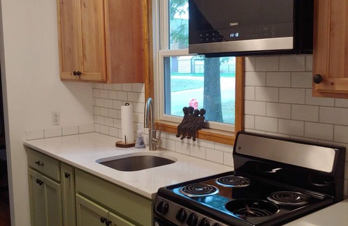 Lake Leelanau Casa | Need a getaway? Charming Lake Leelanau village cottage