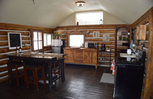 Crawford Cabina | Needle Rock Cabin on 80 acres!
