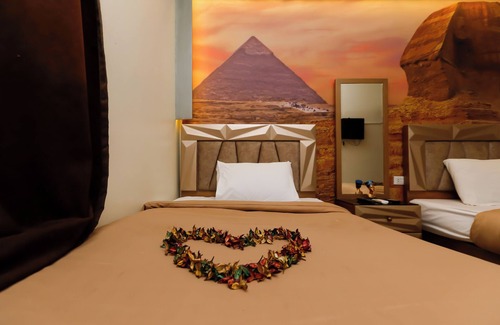 Giza Hotel | Nefertiti pyramids