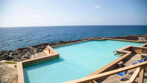 West End Apartamento | Negril Beach Front on The SOV