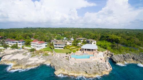 West End Apartamento | Negril Beach Front on The SOV